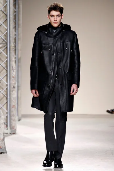 Look 11